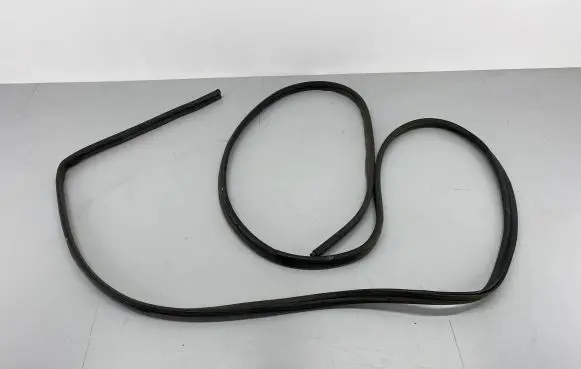 Opel Vivaro Loading door rubber seal (on body) 