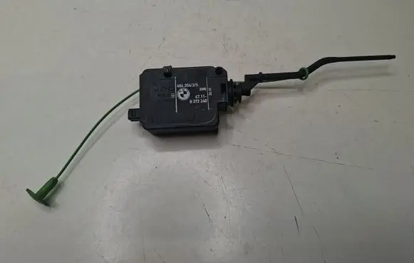 BMW 3 E46 Fuel tank cap lock motor 8372240