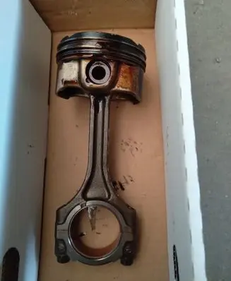 KIA Pro Cee'd II Piston with connecting rod