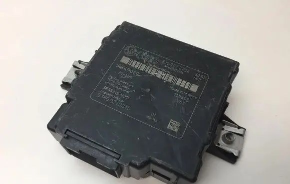 Audi A3 S3 8P Tire pressure control unit 8J0907273A