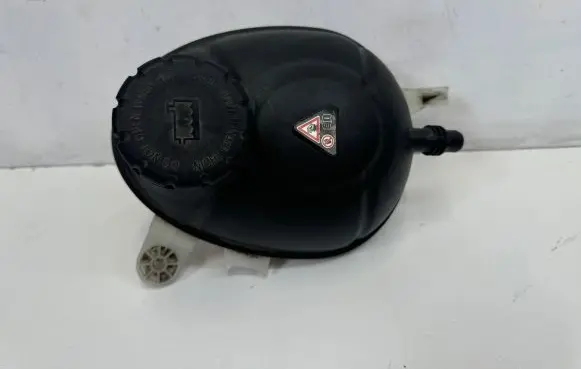 Mercedes-Benz E W213 Coolant expansion tank/reservoir A2055000049