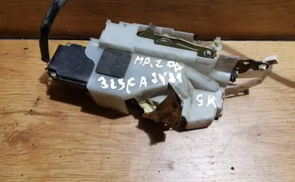 Mazda 323 F Rear door lock