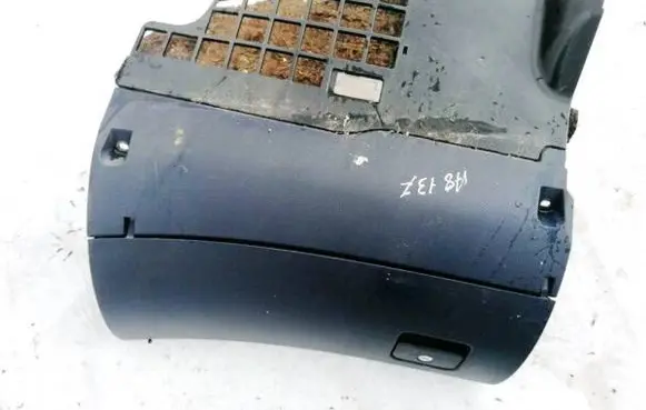 Audi A6 S6 C5 4B Glove box