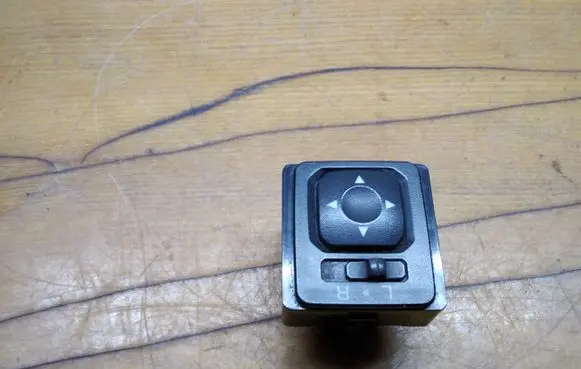Mitsubishi Space Wagon Wing mirror switch MR190956