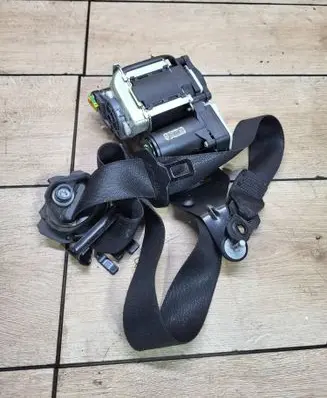 Mercedes-Benz E W212 Front seatbelt A2128600886