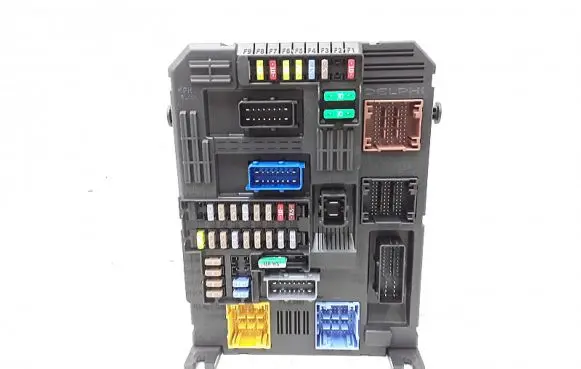 Citroen C5 Aircross Fuse module 983081308000