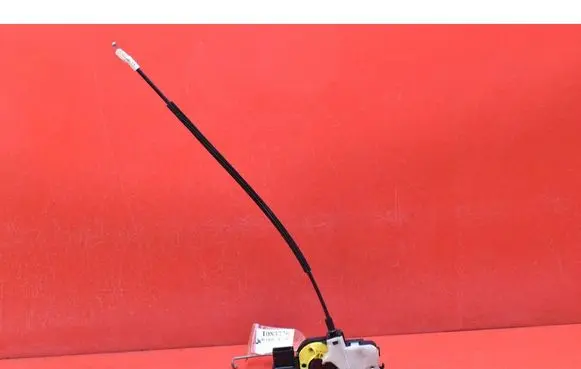 Opel Insignia A Front door lock 13503149