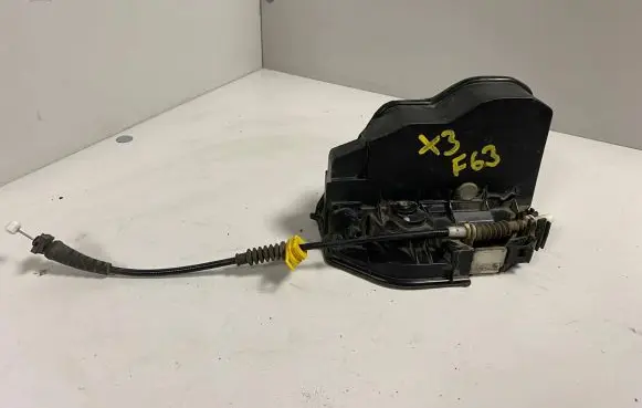 BMW X3 E83 Front door lock 7167074