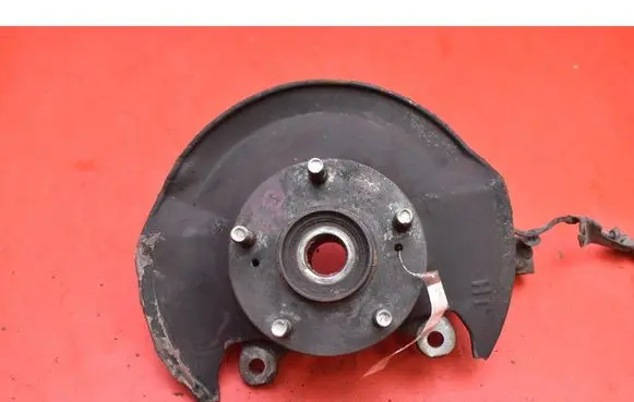 Honda FR-V Front wheel hub spindle knuckle