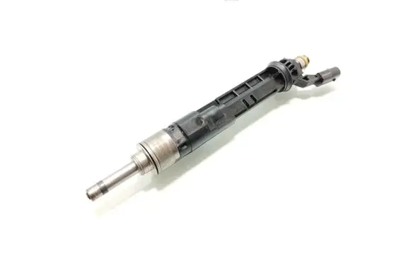 Mercedes-Benz CLA C117 X117 W117 Fuel injector A2820701000
