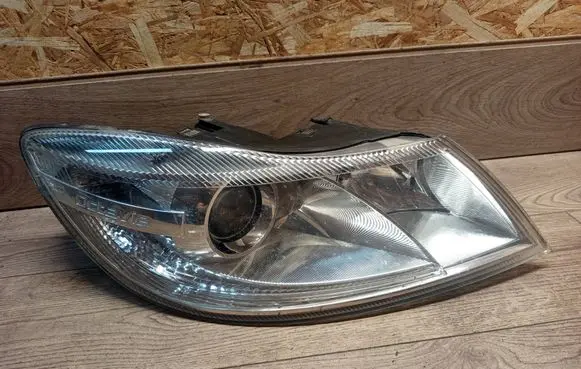 Skoda Octavia Mk2 (1Z) Headlight/headlamp 1Z1941018S 247052140 1EL24705214