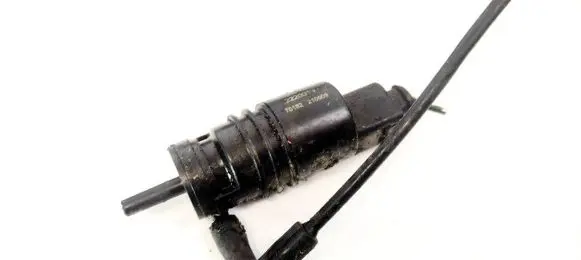 Volkswagen PASSAT B5 Windscreen/windshield washer pump 22220019