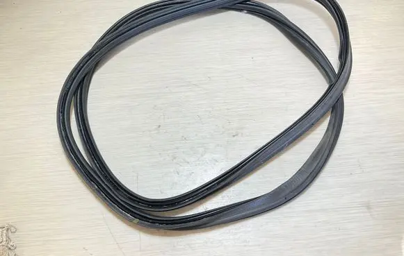 Volvo XC40 Trunk rubber seal (body) 