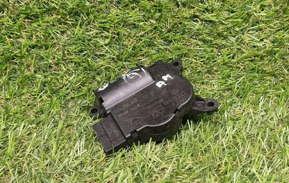 Audi Q7 4L Air flap motor/actuator 7L0907511AG