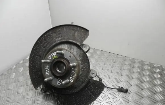 Tesla Model S Front wheel hub 85D VD13846
