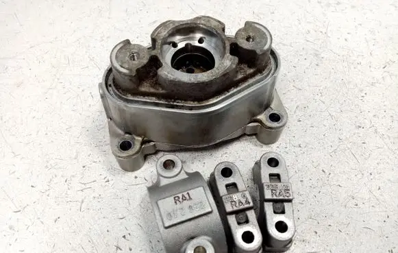BMW 5 F10 F11 Camshaft holder 
