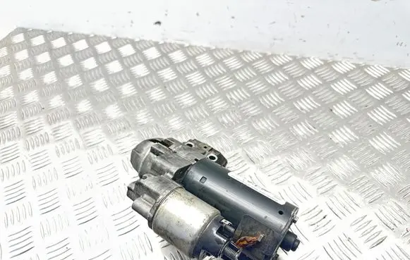 BMW 5 F10 F11 Starter motor 1005841209