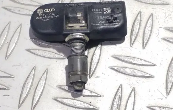 Volkswagen PASSAT B6 Tire pressure sensor 1K0907255A S122215001A L249VW2