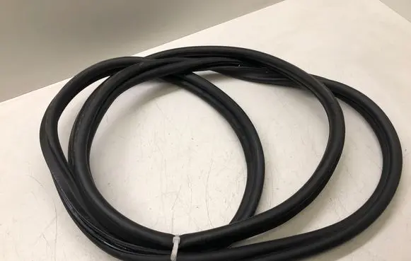 Trunk rubber seal (body)