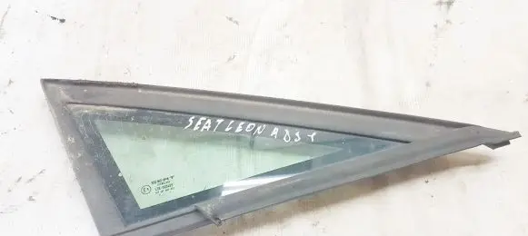 Seat Leon (1P) Front triangle window/glass 