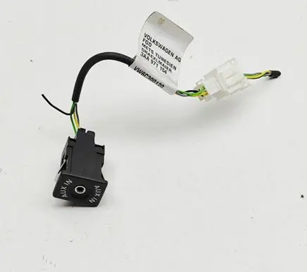 Volkswagen PASSAT B7 AUX in-socket connector 5N0035724