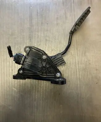 Honda CR-V Accelerator throttle pedal JM14B