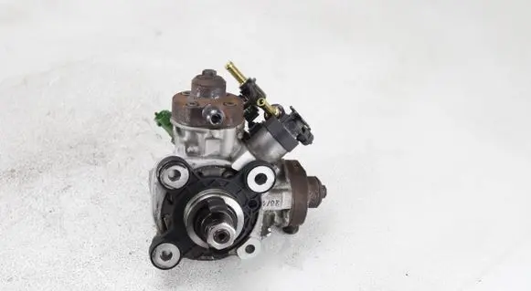 Volvo V60 Fuel injection high pressure pump 31372081 0445010681