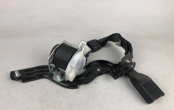 Middle seatbelt (rear)