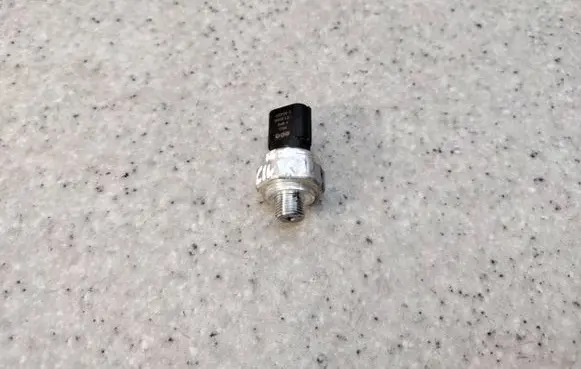 Honda Civic X Air conditioning (A/C) pressure sensor 92CP20-3