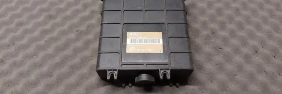 Volkswagen Golf III Engine control unit/module 1H0907311 0261200701