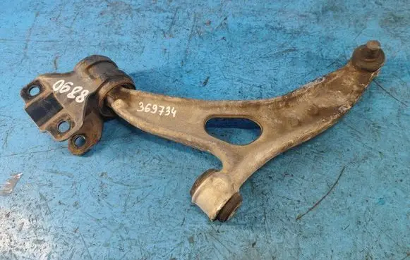 Ford Focus Front lower control arm/wishbone BV613A424