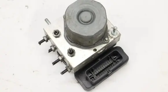 Mercedes-Benz GLA W156 Master brake cylinder A0004313900