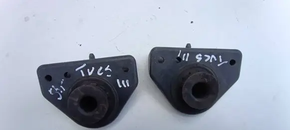Hyundai Tucson TL Radiator mount bracket 