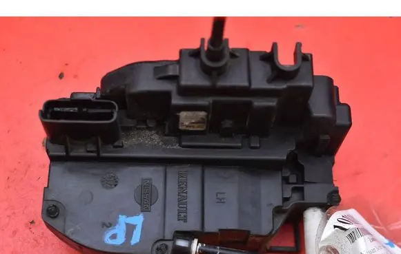 Nissan Note (E11) Front door lock