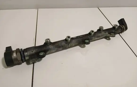 BMW 1 E81 E87 Fuel main line pipe 7787164 0445214030