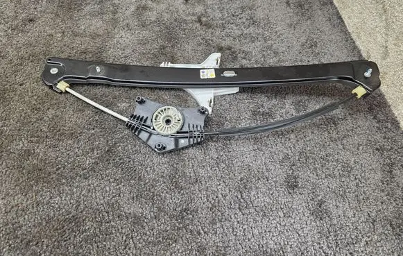 Skoda Kamiq Rear window lifting mechanism without motor