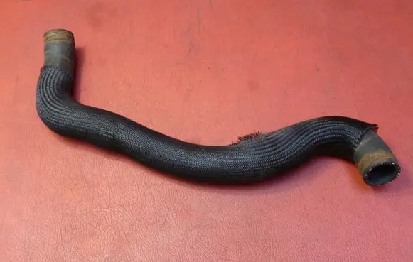 Renault Trafic II (X83) Engine coolant pipe/hose 8200413798B
