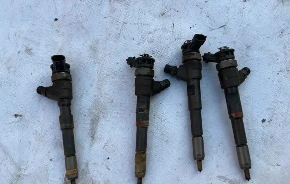 Renault Clio IV Fuel injectors set 0445110485