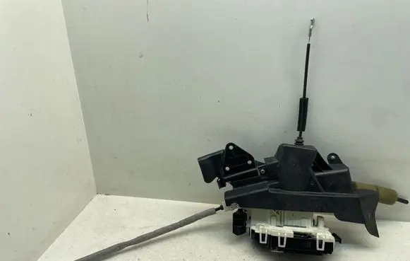 Mercedes-Benz GLK (X204) Front door lock A2047201535 ZGS009