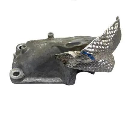 Jeep Grand Cherokee Engine mounting bracket 68275987AA 09104