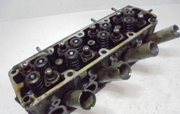 Opel Corsa B Engine head R90400110