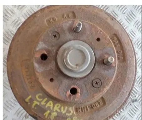 KIA Clarus Rear wheel hub spindle/knuckle 