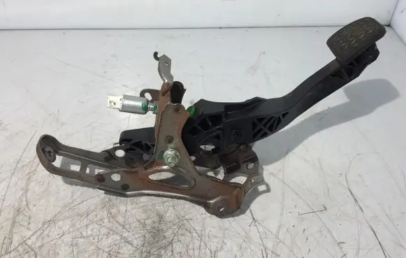 Toyota Yaris Brake pedal