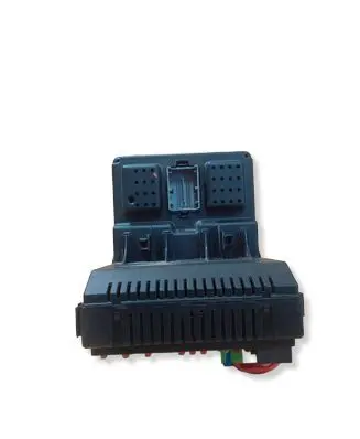 Volvo V70 Fuse module 30728542 05W106