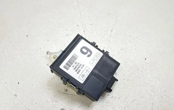 Toyota Avensis T270 Door central lock control unit/module 8974105090 S000003660 001533852