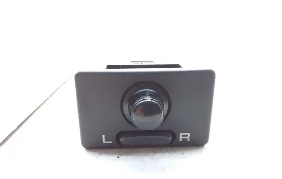 Nissan Almera Wing mirror switch 7Z250
