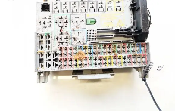 Opel Zafira A Fuse box set 90589965
