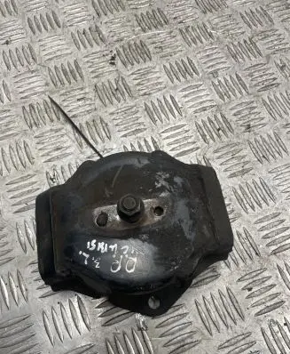 Mitsubishi Pajero Engine mount bracket