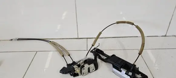 Nissan Leaf II (ZE1) Front door lock B4JRB T8011420 5325