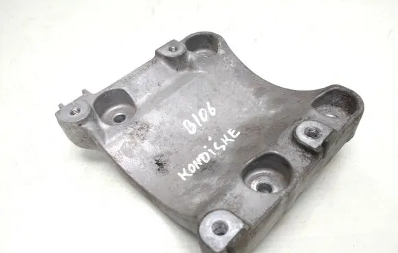 Honda CR-V A/C compressor mount bracket 